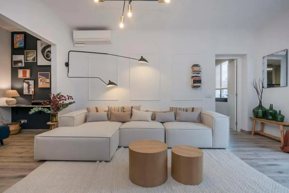 Luxury 4-Bedrooms In Rambla De Catalunya Barcelona Spain