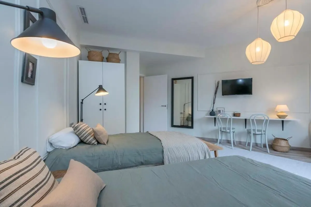 Luxury 4-Bedrooms In Rambla De Catalunya Barcelona Apartment