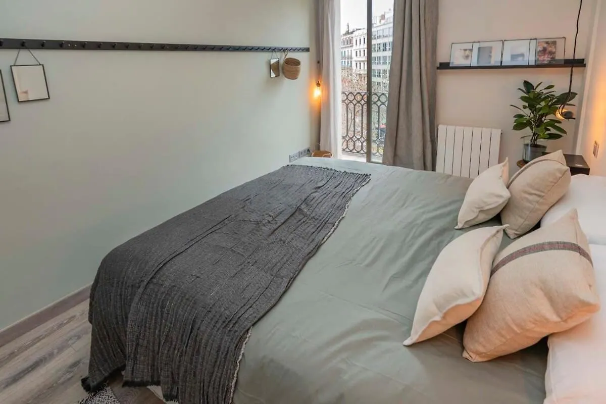 Luxury 4-Bedrooms In Rambla De Catalunya Barcelona Spain