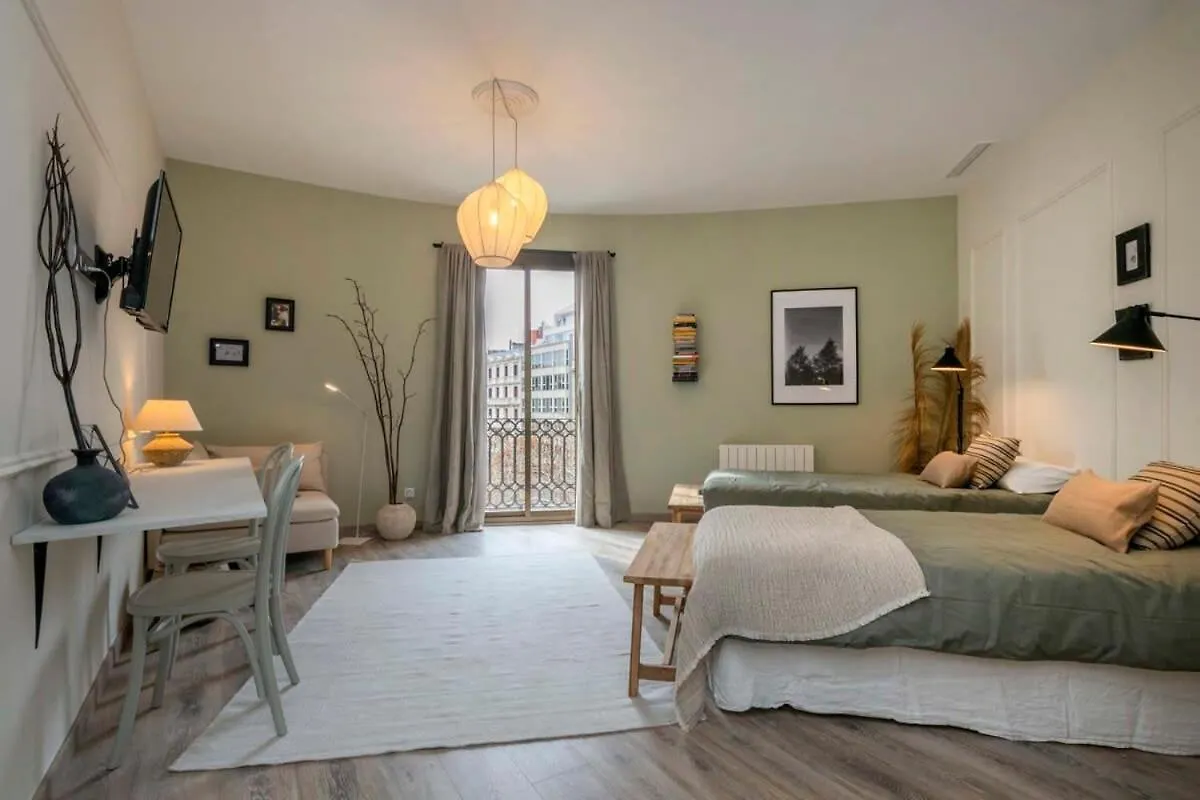 Luxury 4-Bedrooms In Rambla De Catalunya Barcelona Apartment
