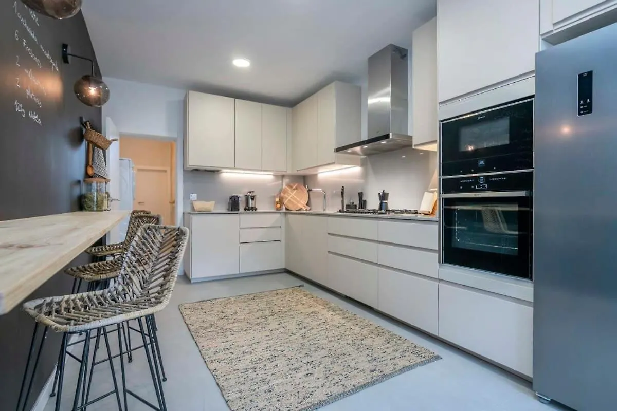 Luxury 4-Bedrooms In Rambla De Catalunya Barcelona Spain