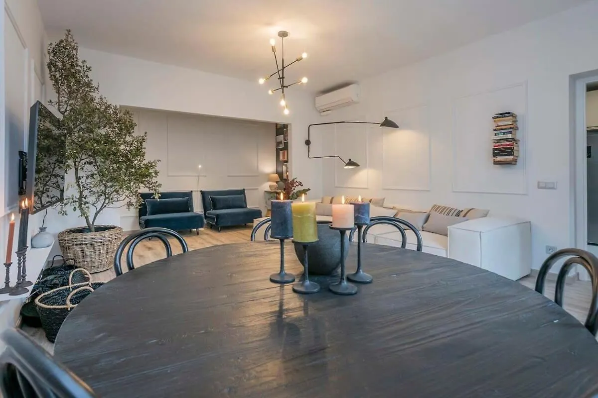 Luxury 4-Bedrooms In Rambla De Catalunya Barcelona 0*,  Spain